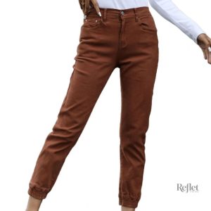 Mode rétro : Pantalons noirs tendance pour femme