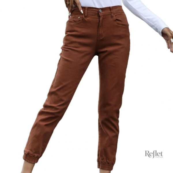 Mode rétro : Pantalons noirs tendance pour femme