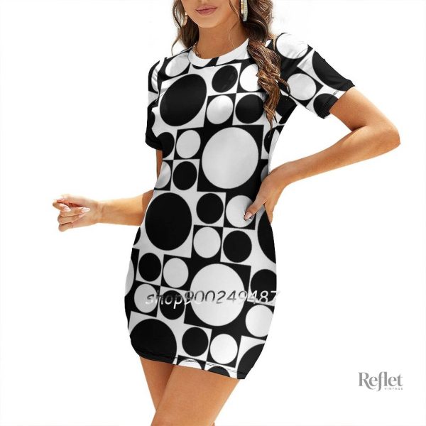 Modèle classique robe noire des années 70