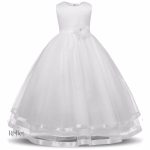 Détails raffinés de la robe princesse pour enfant