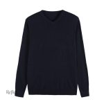 Pull en v bleu marine pour un look classique