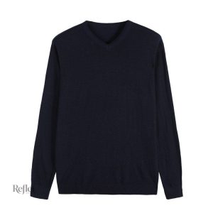 Pull en v bleu marine pour un look classique