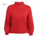 Pull vintage rouge pour femme au style rétro élégant.