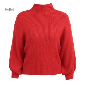 Pull vintage rouge pour femme au style rétro élégant.