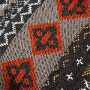 Vêtement féminin vintage, pull avec motifs inspirés des années 70