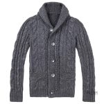 Pull vintage homme avec encolure classique et ample