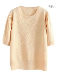 Pull vintage femme à manches courtes dans un style rétro