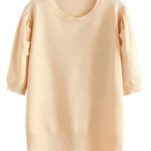 Pull vintage femme à manches courtes dans un style rétro