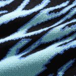 Vêtement vintage homme, pull en noir et bleu flamme