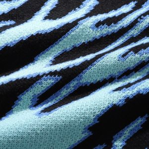 Vêtement vintage homme, pull en noir et bleu flamme