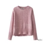 Pull femme chic avec col en v dans un style rétro
