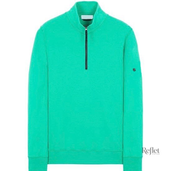 pull-vert-homme-vintage-1 Pull vintage vert homme en tissu doux et décontracté.