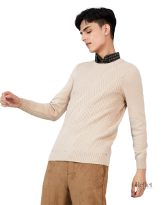 Vêtement vintage beige, idéal pour un look décontracté