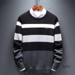 Sweater rétro homme avec teintes rouges et bleues, look unique