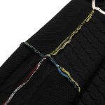 Vêtement vintage noir, idéal pour un style décontracté