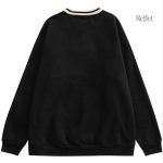 Vêtement féminin pull vintage avec look old school