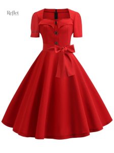Robe à motifs pois blancs, tendance années 70