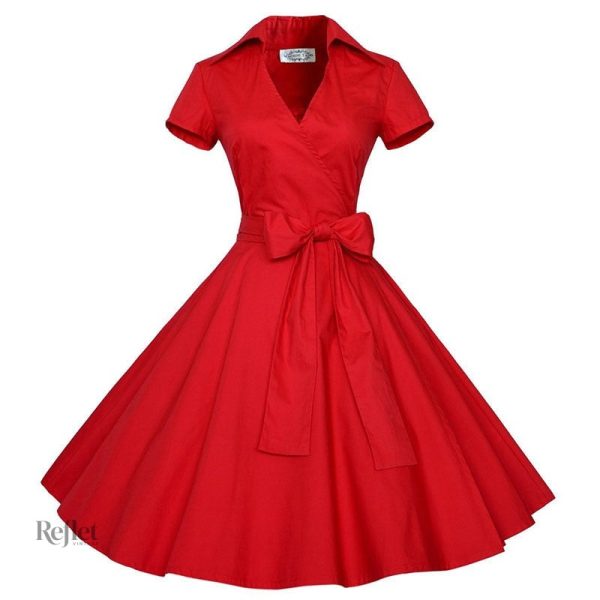 Robe à pois dans style rétro