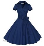 Robe à pois noire avec manches