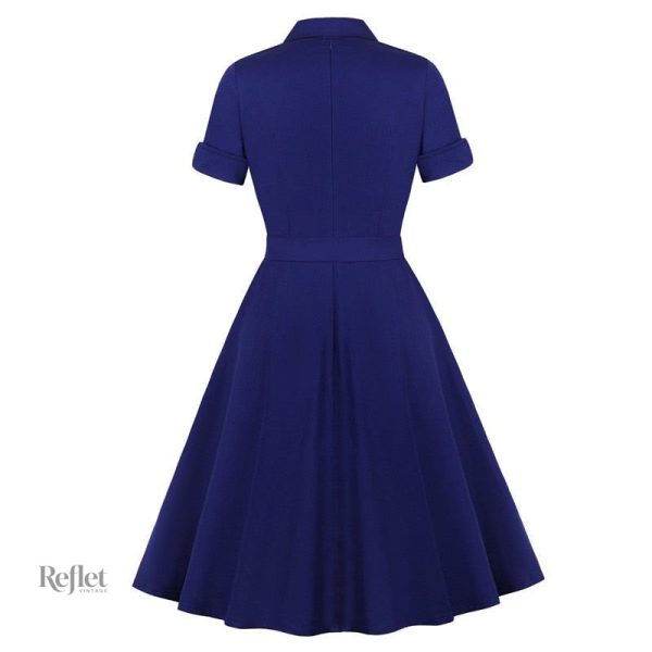 Conception élégante d'une robe années 40 grande taille