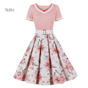 Robe des années 50 en bleu ciel élégant