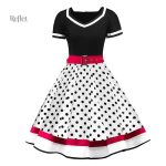 Modèle de robe année 50 avec fleurs délicates