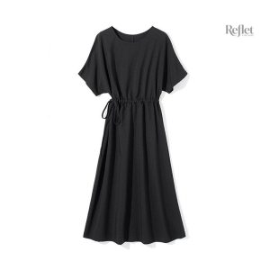 Robe Année 50 noire pour un look vintage élégant