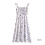 Robe vintage blanche pour un style rétro