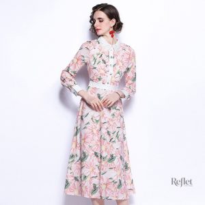 Robe vintage style 70, couleur vive et coupe fluide