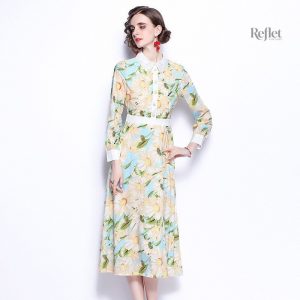 Robe années 70 avec motifs floraux et taille cintrée