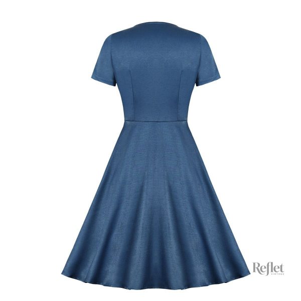 Robe années 40 avec détail de bouton, chic et féminin