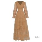 Robe années 40 avec motifs floraux, look classique