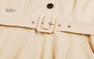 Mode années 70, robe avec bouton pour un look stylé