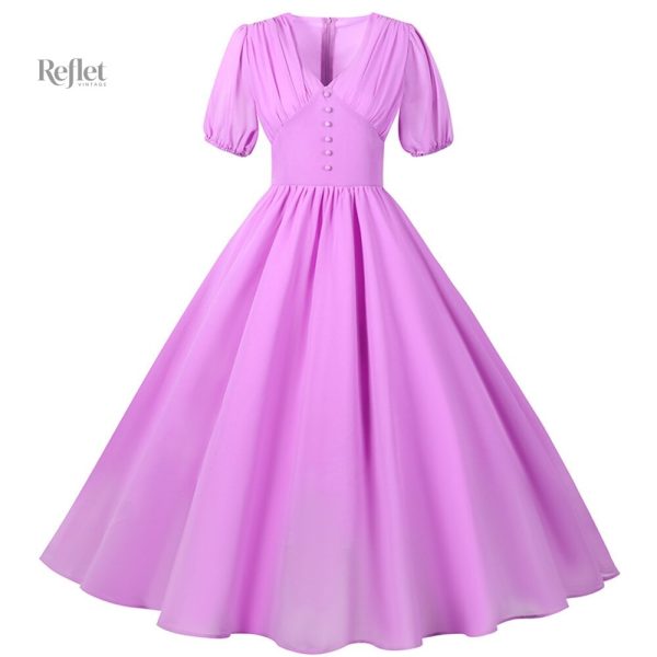 Robe élégante blanche avec encolure classique