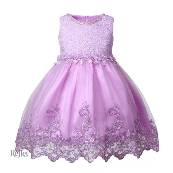 Modèle de robe blanche pour filles