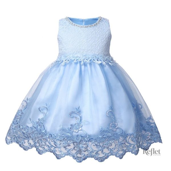 Stylish robe blanche pour évènement spécial