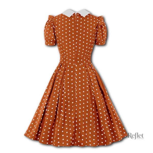 Détail floral sur la robe Chic années 40