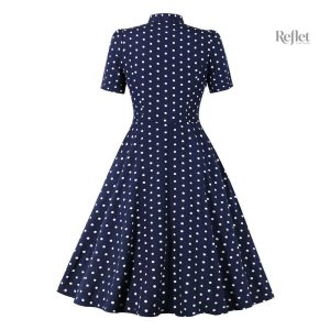 Robe rétro à motifs floraux, typique des années 40