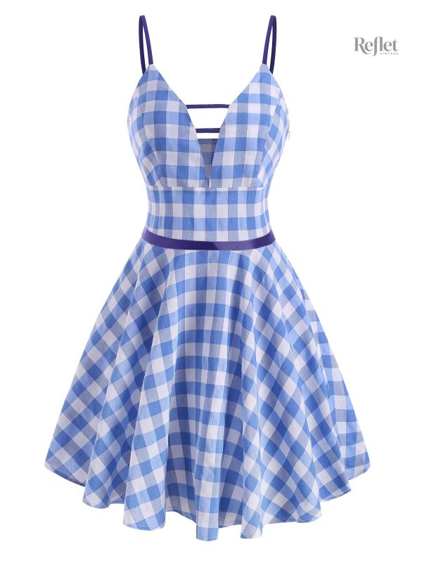 Robe années 50 à bretelles et décolleté