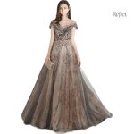 Robe de bal pour femmes mature en tissus raffinés
