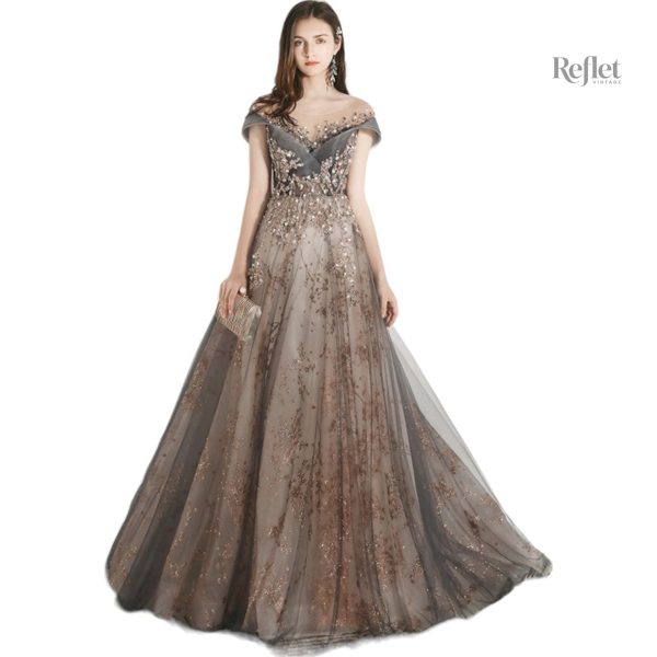 Robe de bal pour femmes mature en tissus raffinés
