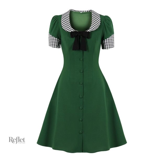 Robe courte inspirée des années 50, look féminin