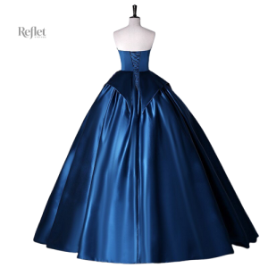Robe de bal avec jupe ample et détails raffinés