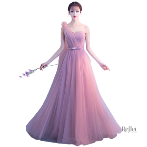 Robe de bal femme avec jupe volumineuse et festive