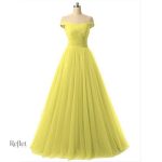 Tenue de bal bordeaux, look sophistiqué