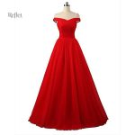 Robe de bal féminine avec décolleté bateau et jupe évasée