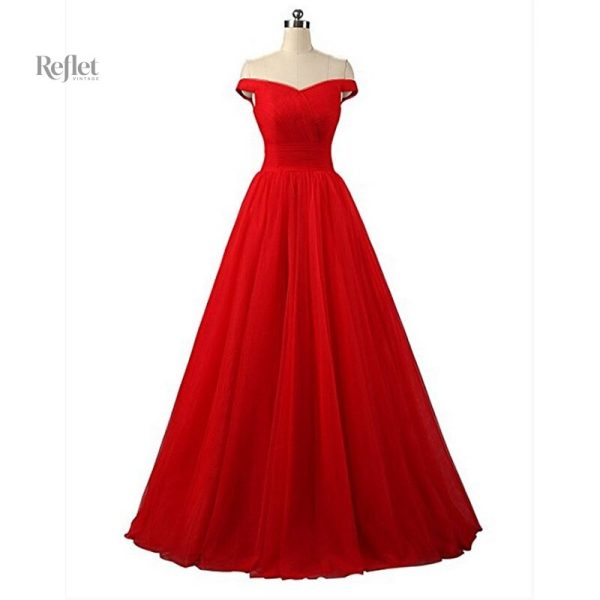 Robe de bal féminine avec décolleté bateau et jupe évasée