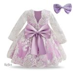 Robe bébé blanche avec détails raffinés