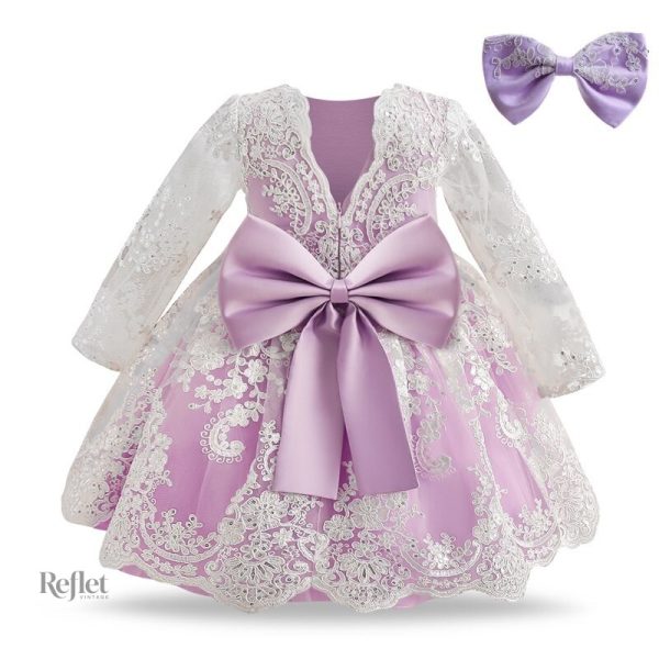 Robe bébé blanche avec détails raffinés