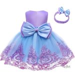 Robe de bébé en matériaux doux et confortables